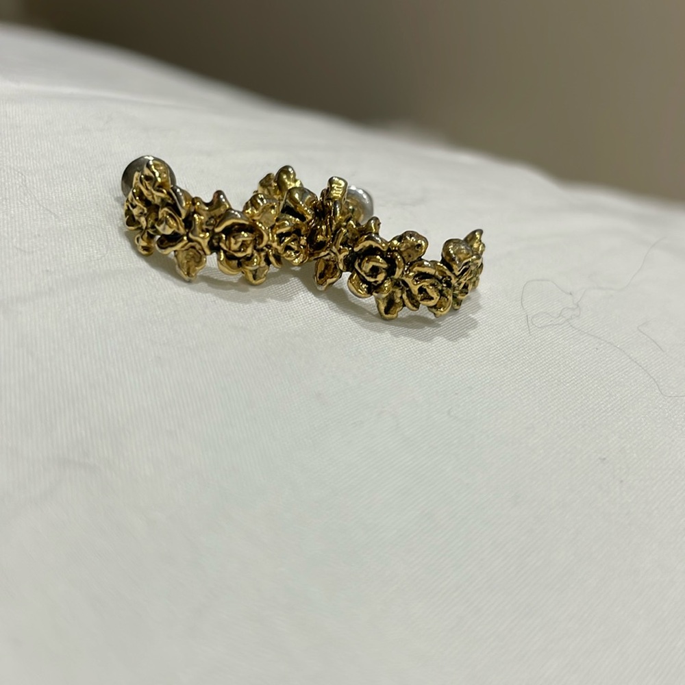 Gold/black tone earrings